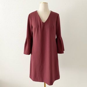 DONNA MORGAN Women's Size 4 Burgundy 3/4 Bell Sleeve V-Neck Crepe Shift Dress